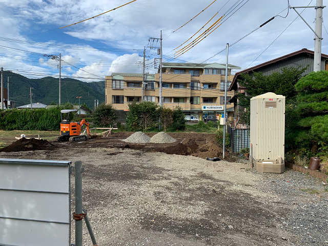 富士吉田市松山　W.H様邸基礎工事が始まりました。
